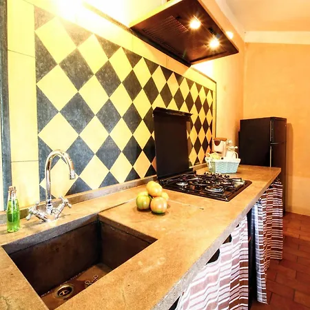 펜션 Near Trasimeno With Pool *