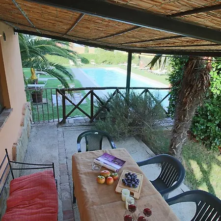 펜션 Near Trasimeno With Pool